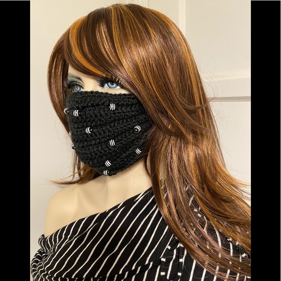 Decorative Hand-knitted Face Mask - Picture 3 of 10